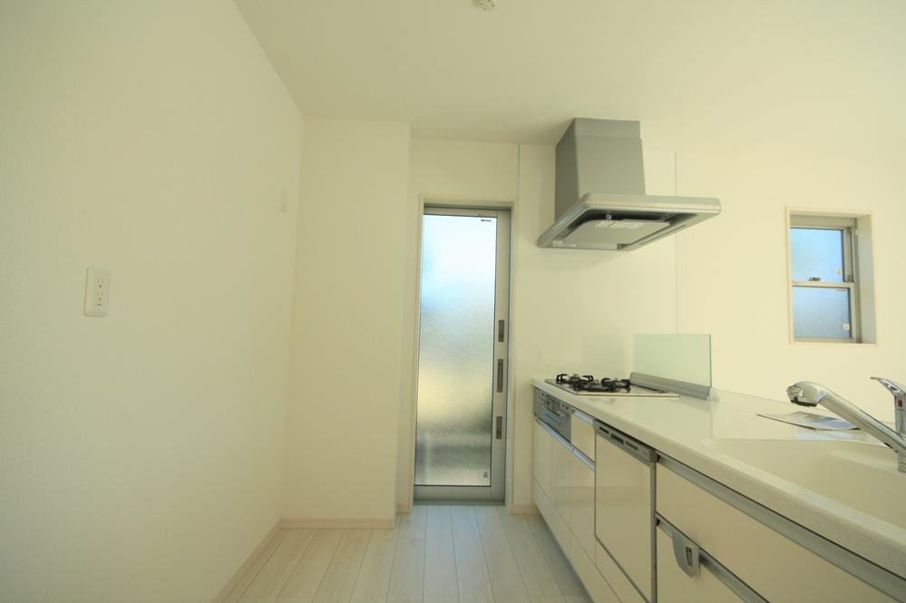 Kitchen. Local Photos