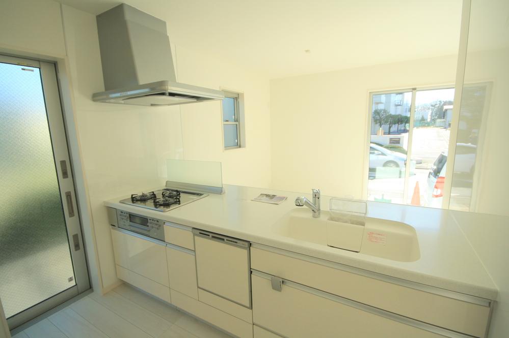 Kitchen. Local Photos