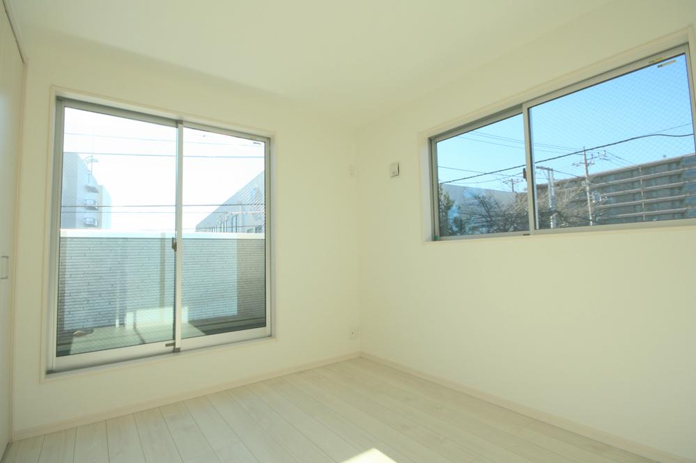 Non-living room. Local Photos