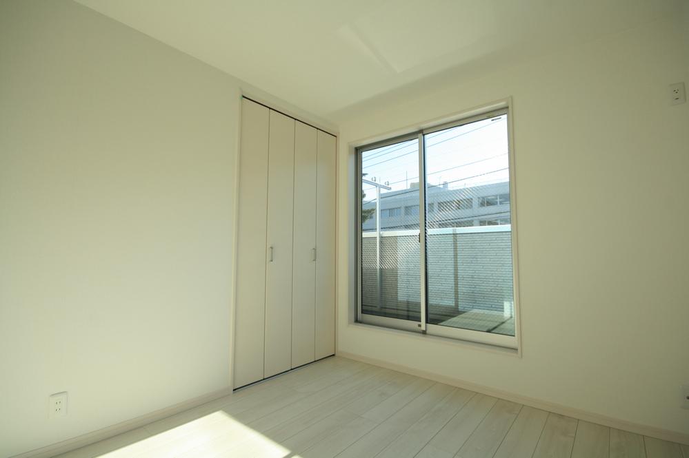 Non-living room. Local Photos