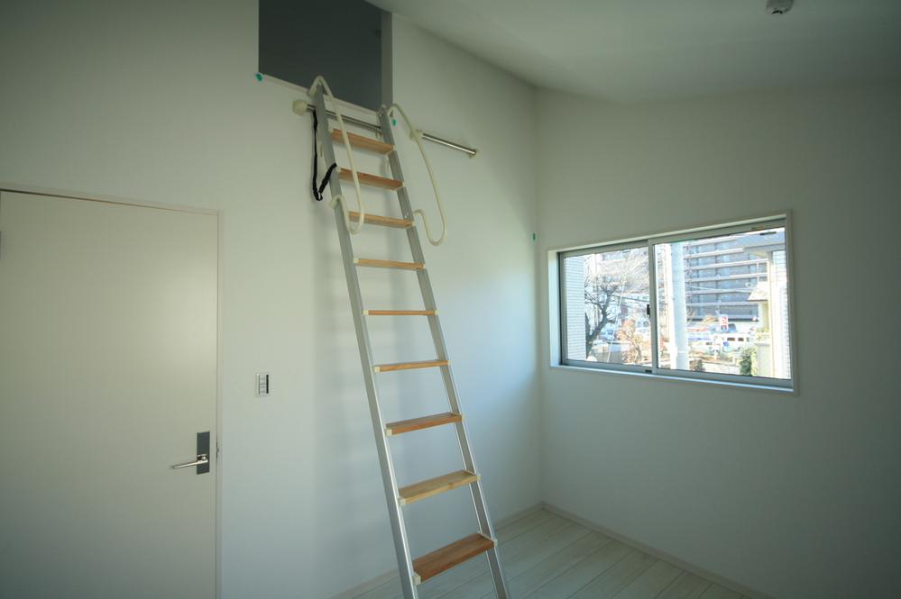 Non-living room. Local Photos