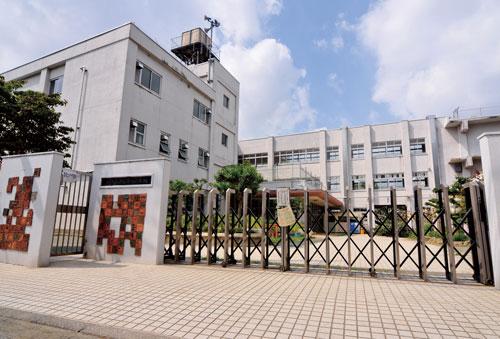 Primary school. Municipal 160m until the eighth elementary school