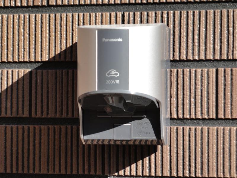 Other Equipment. In order to correspond to the electric vehicle in the future spread is expected, Standard equipped with a dedicated charging outlet of the whole building. 