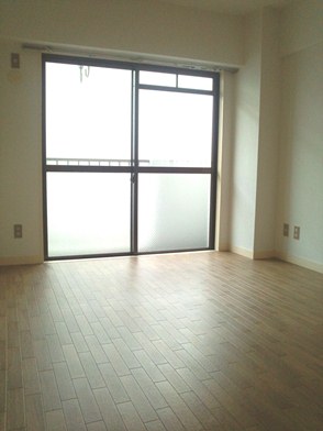 Living and room. Western-style 6 Pledge