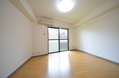 Living and room. Western-style 7 Pledge