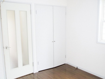 Other room space. Flooring