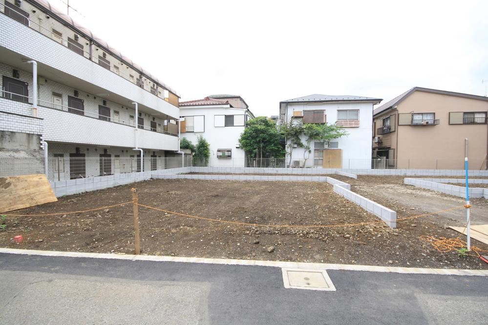 Local photos, including front road. Local Photos