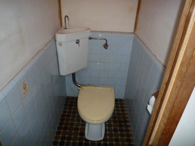 Toilet. Happy bus ・ Restroom