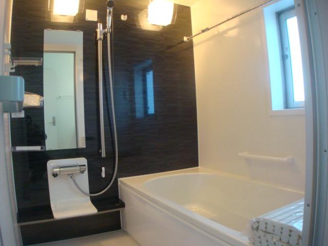 Bathroom. ● Bathrooms: December 2013 shooting