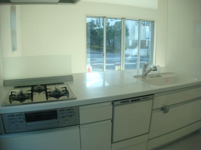 Kitchen. ● Kitchen: December 2013 shooting