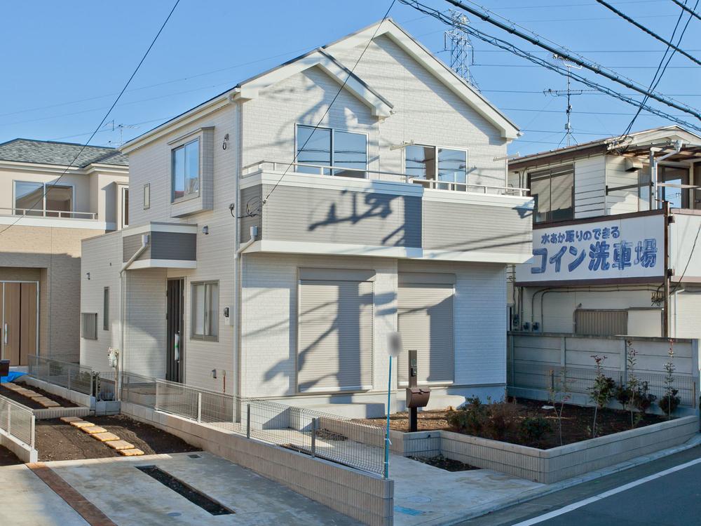 Local photos, including front road. Local (11 May 2013) Shooting