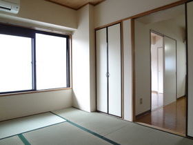 Living and room. There are six tatami housed two places Japanese-style room