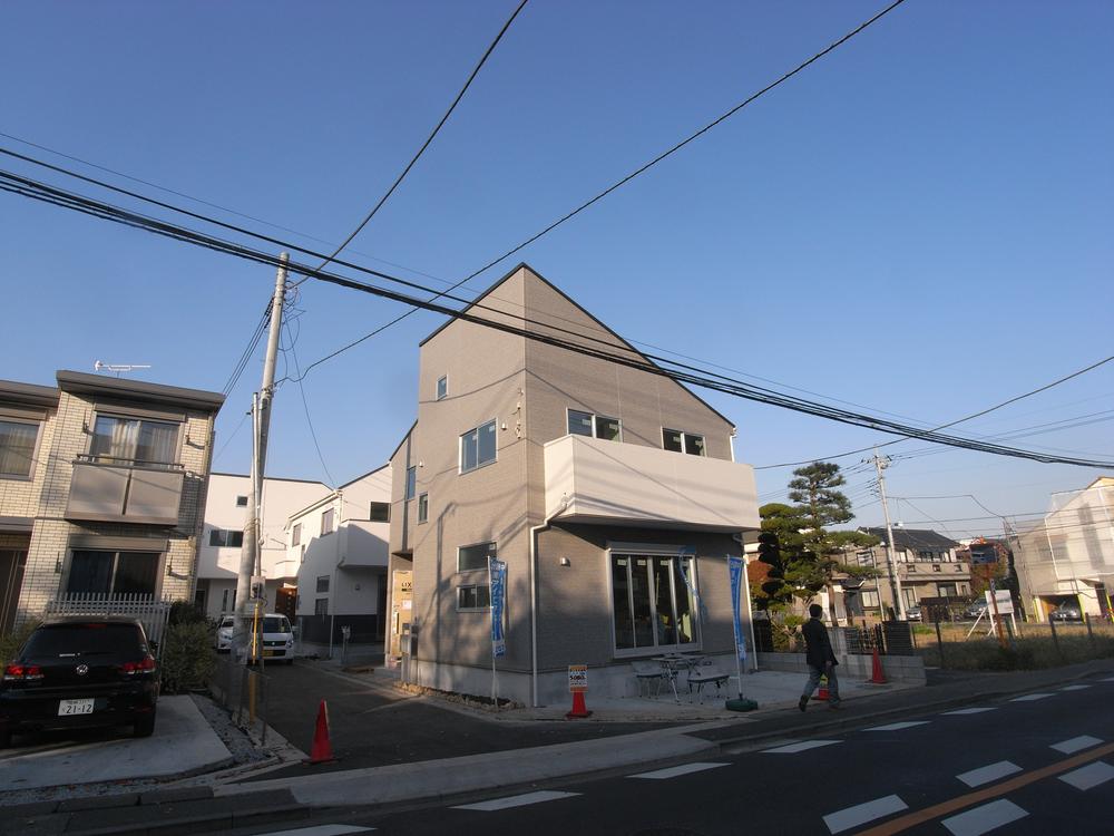 Local photos, including front road. Local (12 May 2013) Shooting