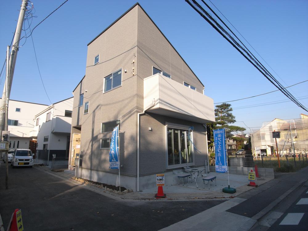 Local appearance photo. Local (12 May 2013) Shooting