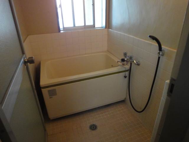 Bath. I want to immerse in the bath after all