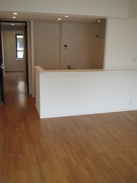 Living. Room (August 2013) Shooting Kitchen from the living room. Woody - atmosphere of the flooring is Good!