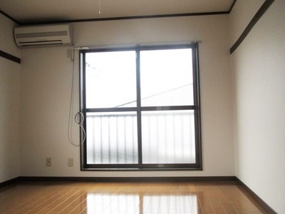 Living and room. Day good