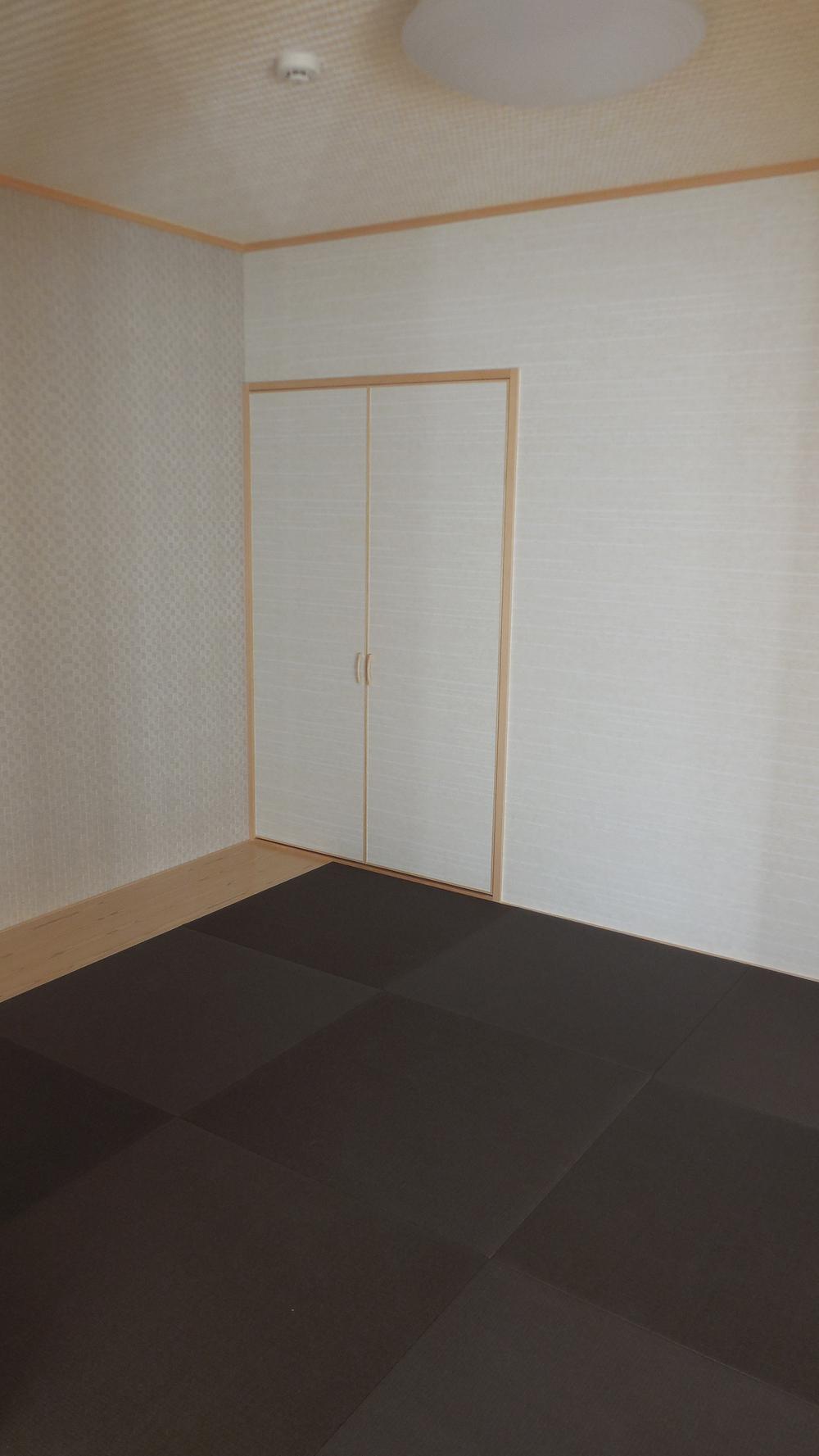 Non-living room. Indoor (12 May 2013) Shooting