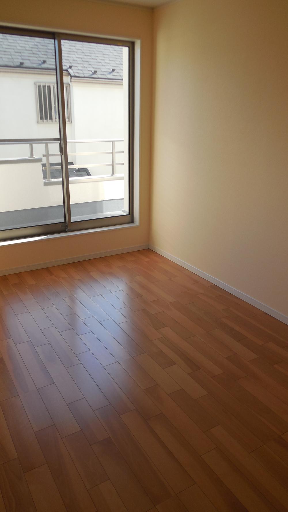 Non-living room. Indoor (12 May 2013) Shooting