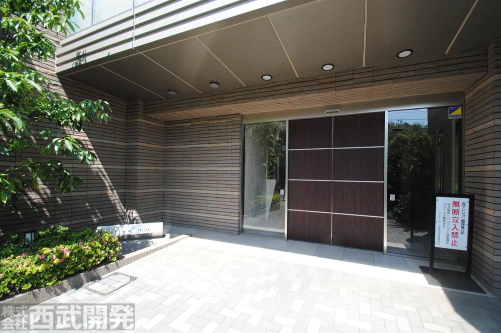 Entrance. Common areas