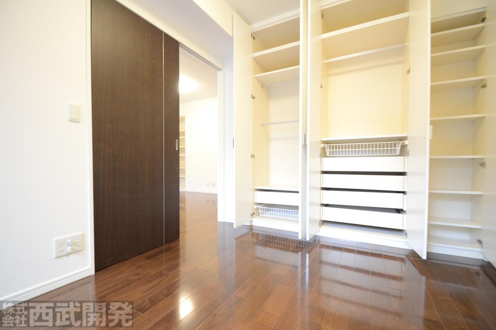 Non-living room. Western-style 5 Pledge Closet and with storage