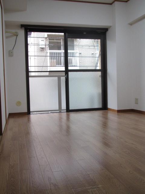 Non-living room. Indoor (10 May 2013) Shooting East side Western-style