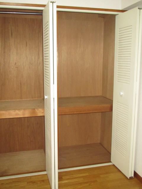 Receipt. Indoor (10 May 2013) Shooting West Western-style housing