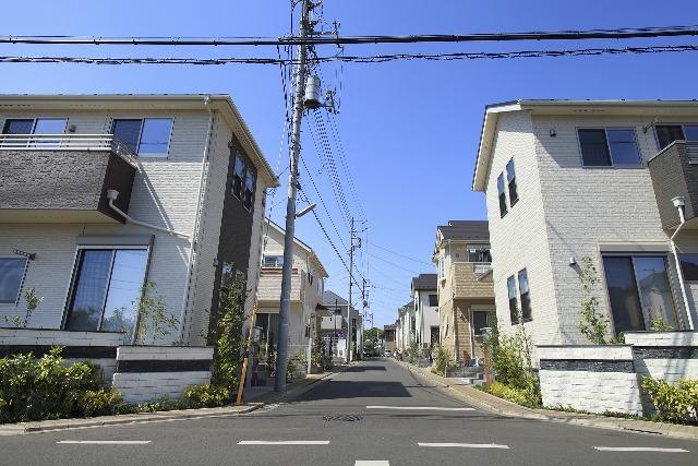 Local photos, including front road. Green educational area "Kokubunji Kitamachi". Streets birth of all 28 House that has been colored by moisture in the center of the park. New streets that are decorated in elegance and refinement worthy of the garden city is born. (2013.5 May shooting)