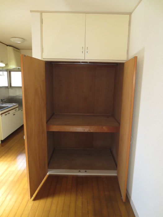 Receipt. There is also plenty of storage ~