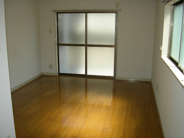 Living and room. Air-conditioned 1 groups!