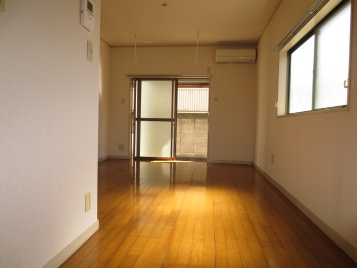 Living and room. Day is also a good room ☆ ☆