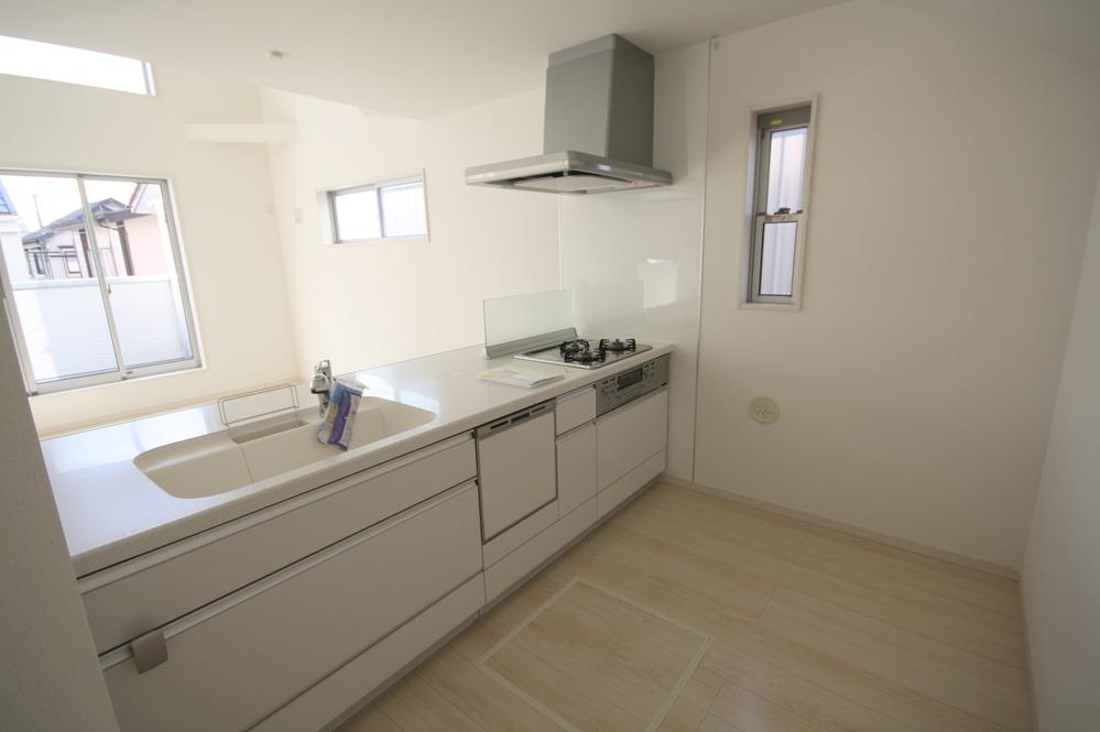 Kitchen. Local Photos