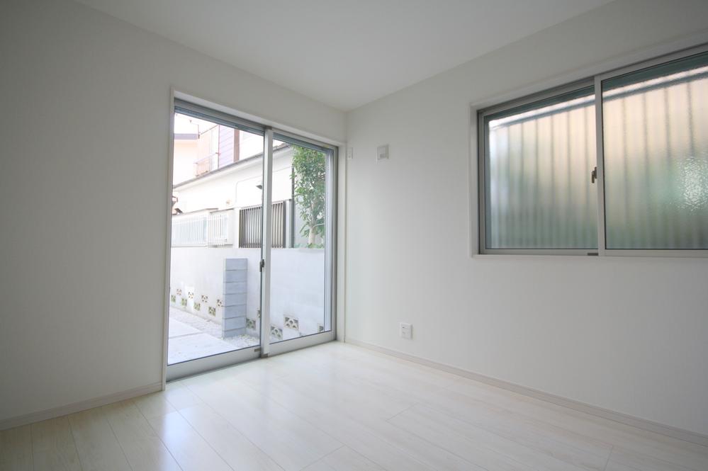 Non-living room. Local Photos