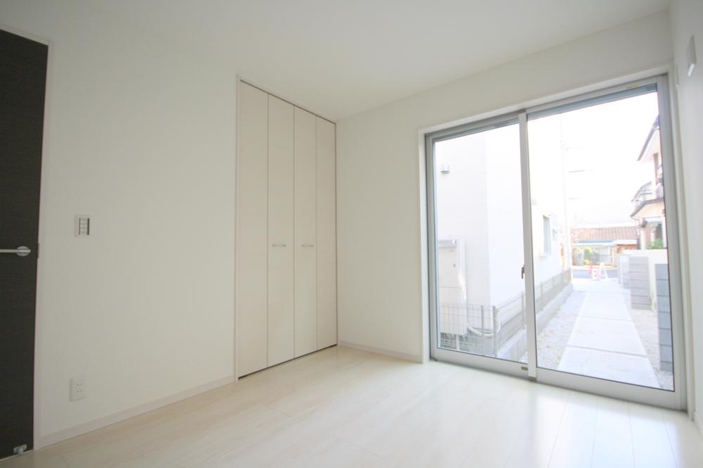 Non-living room. Local Photos