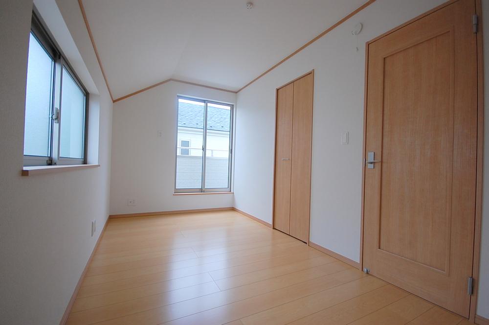 Non-living room. Local Photos