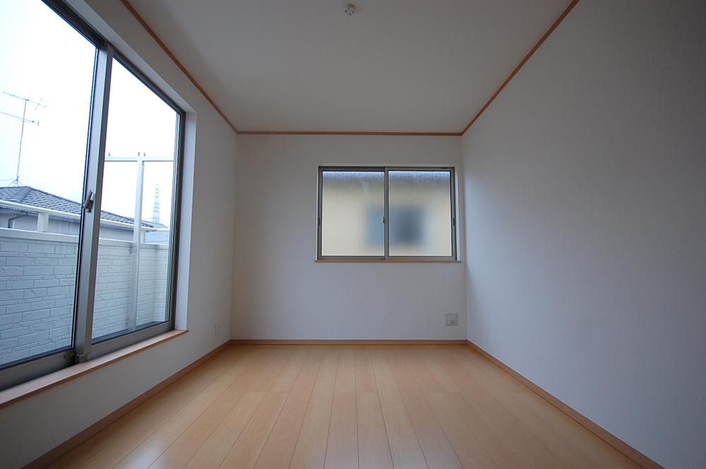 Non-living room. Local Photos