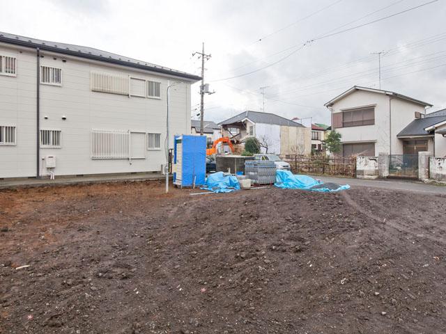 Local photos, including front road. Local (12 May 2013) Shooting