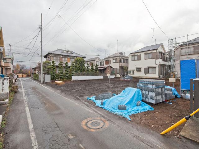 Local photos, including front road. Local (12 May 2013) Shooting