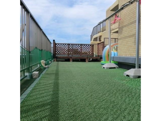 Balcony. Artificial turf roof balcony