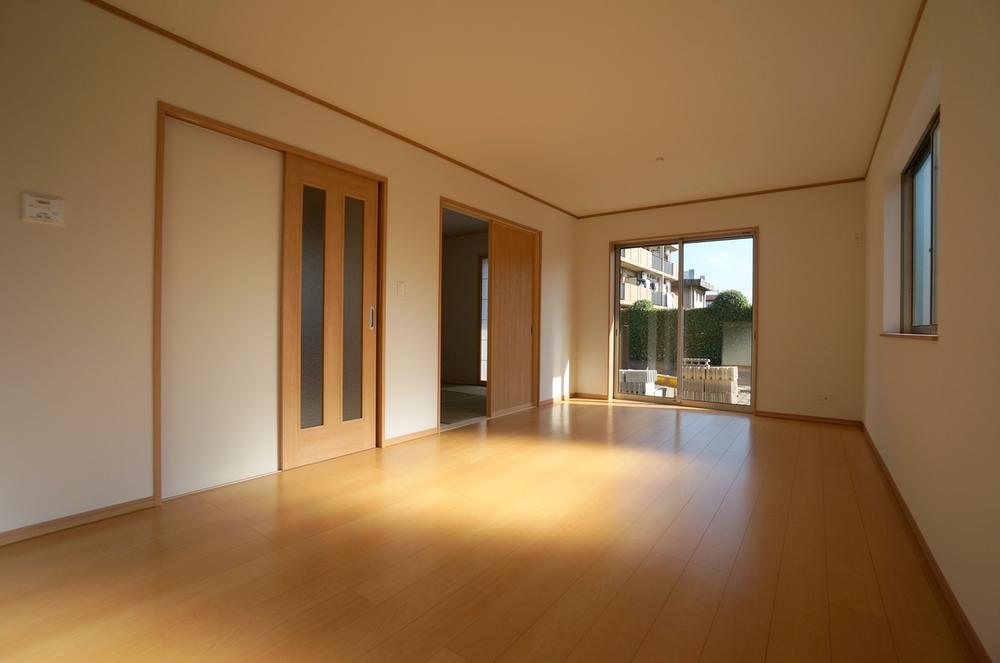 Same specifications photos (living). Example of construction