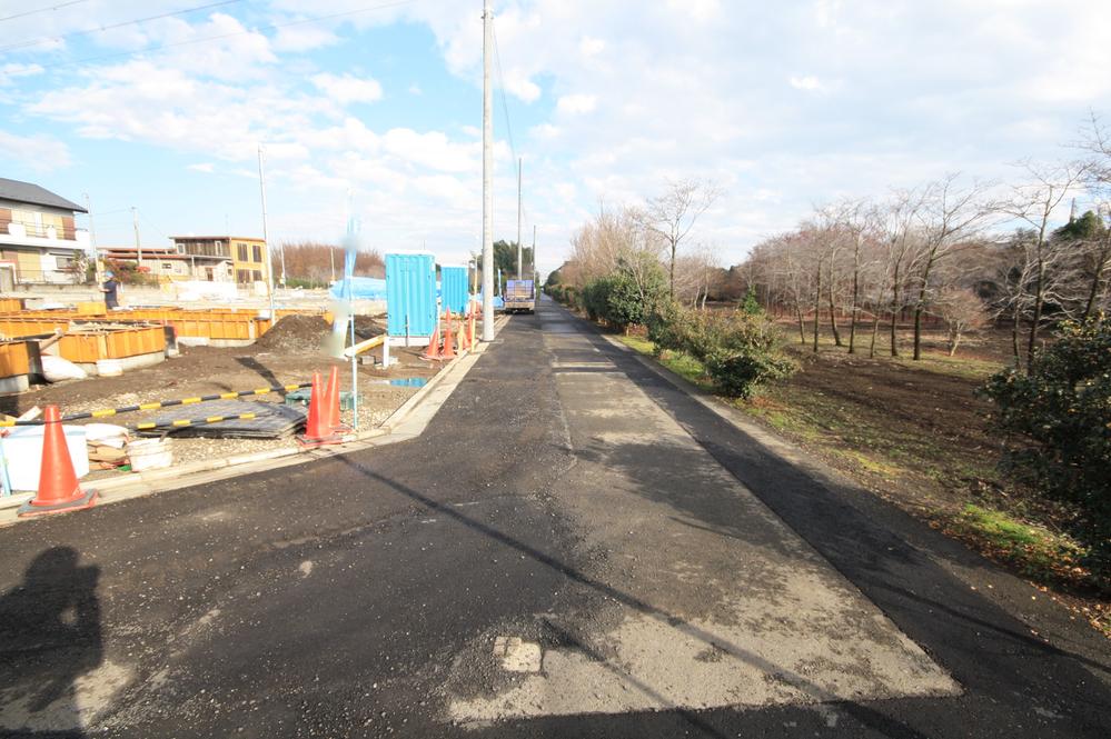 Local photos, including front road. Local (12 May 2013) Shooting