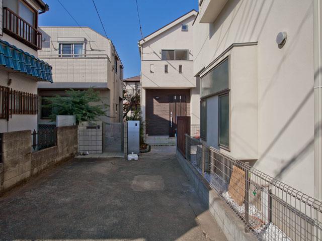 Local appearance photo. Local (12 May 2013) Shooting