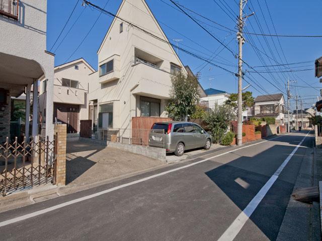 Local photos, including front road. Local (12 May 2013) Shooting