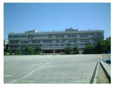 Junior high school. 758m to Kokubunji third junior high school (junior high school)