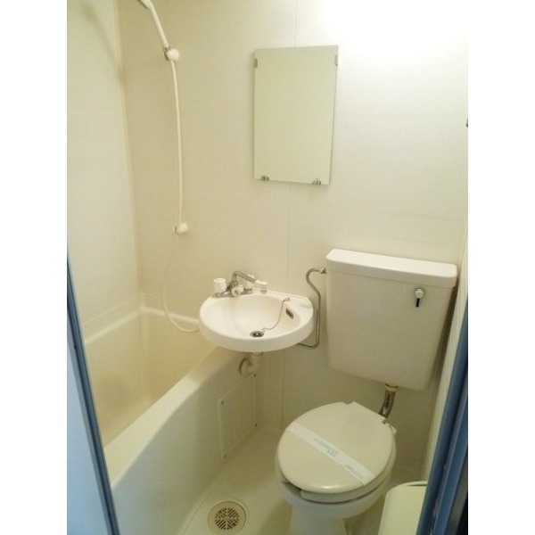 Bath. There washbasin