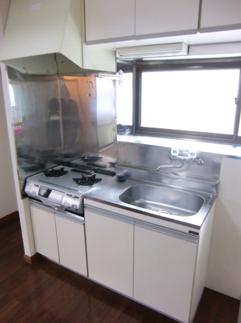 Kitchen. Two-burner gas stove kitchen