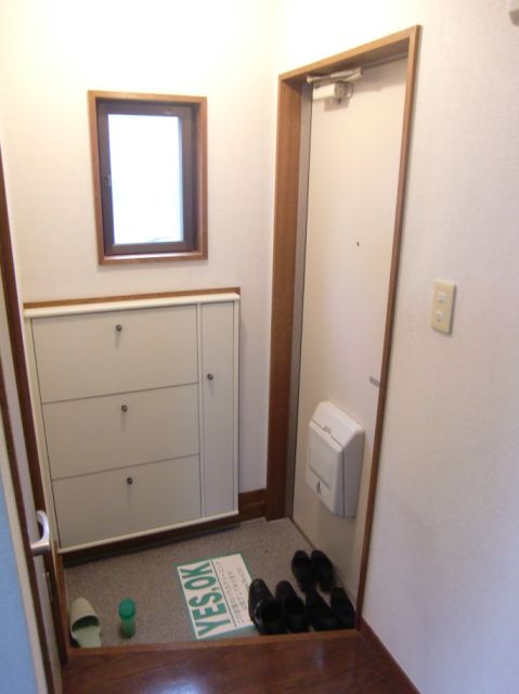 Entrance. There shoe box