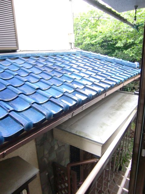 Balcony. Your laundry thing is please here