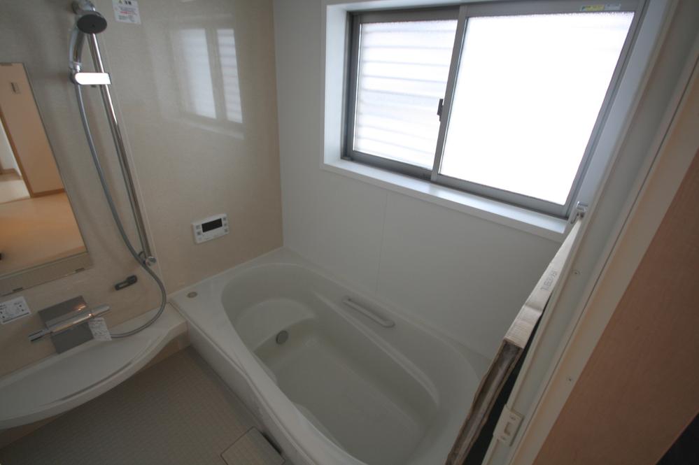 Bathroom. Local Photos