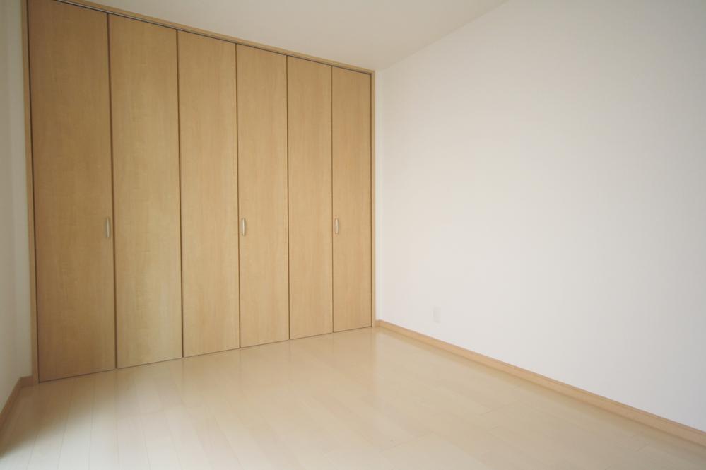 Non-living room. Local Photos